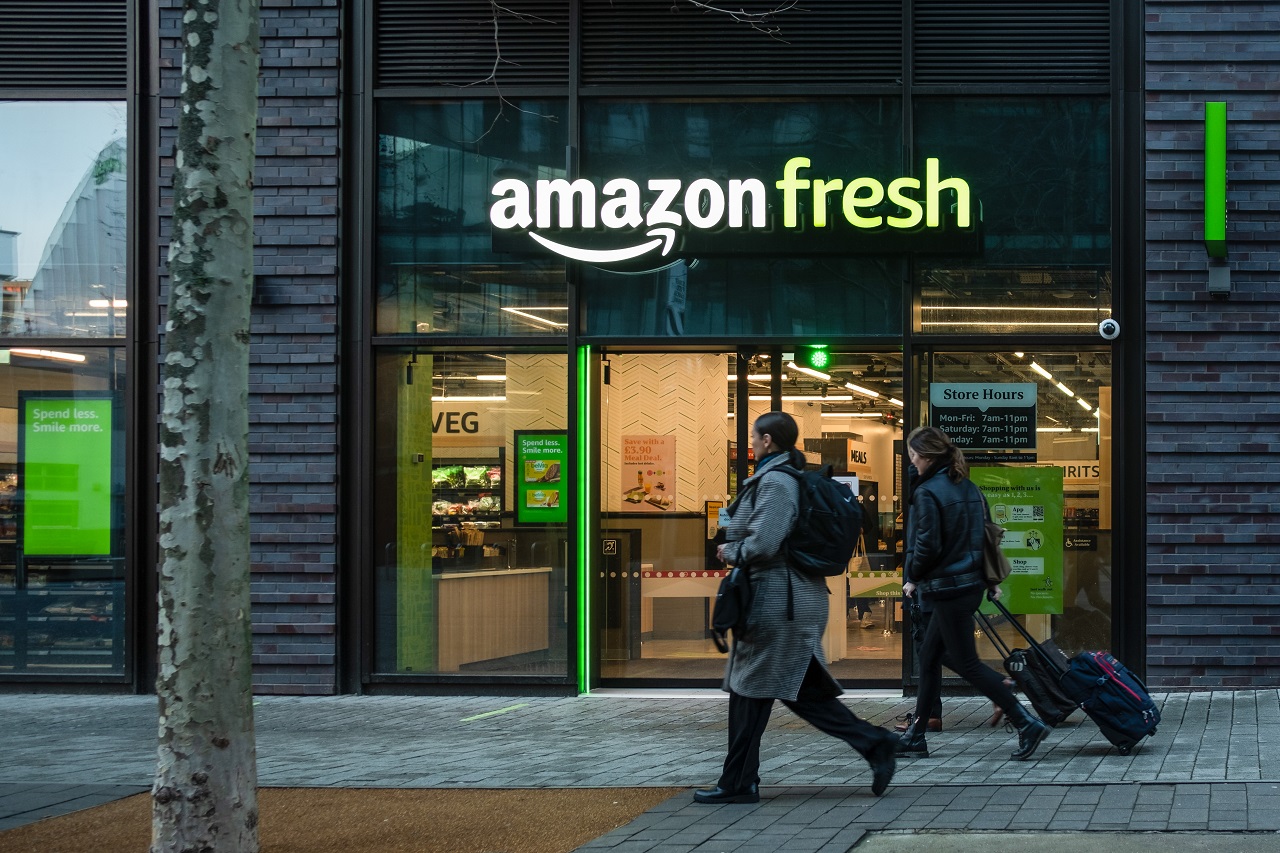 Neuberger Berman senior research analyst Daniel Flax and OptionsPlay director of education and product Jessica Inskip debate Amazon ahead of its Q1 earnings report.