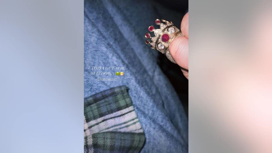drake showing off tupacs ring in instagram photo